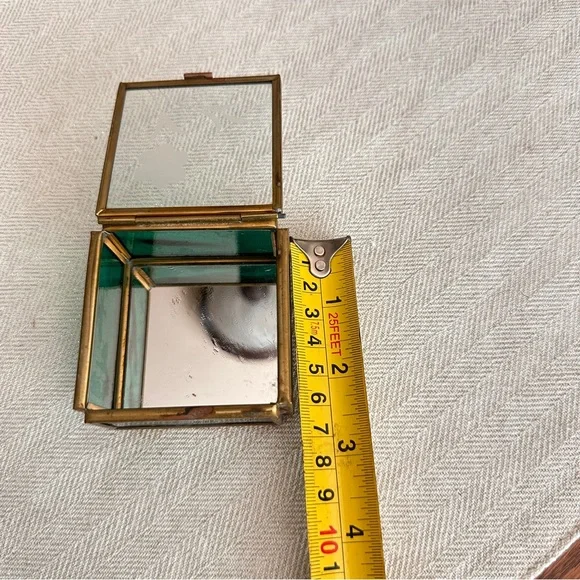 Elegant Green Glass and Gold Accent Box - Picture 3 of 9